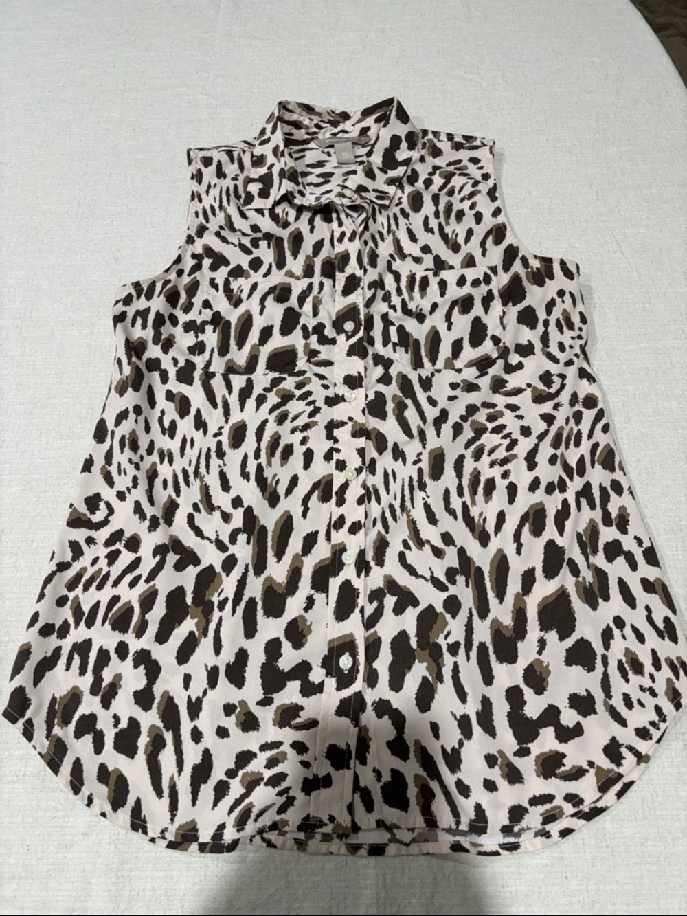 🐆 Banana Republic Sleeveless Leopard Print Button-Down - Black & Cream XS